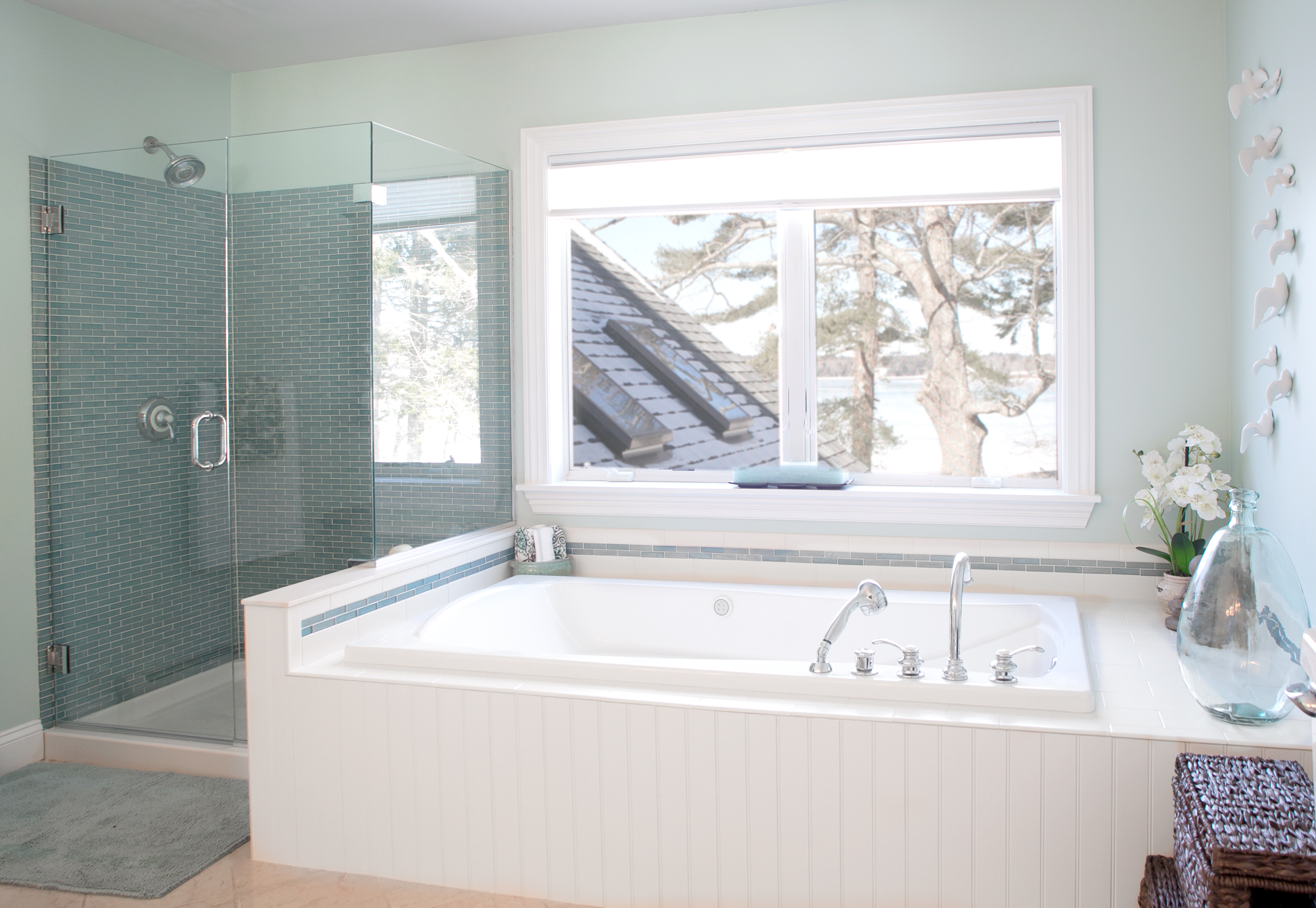 photo of master bathroom tub