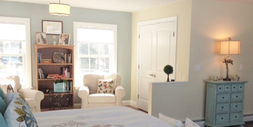 photo of sitting room accent wall