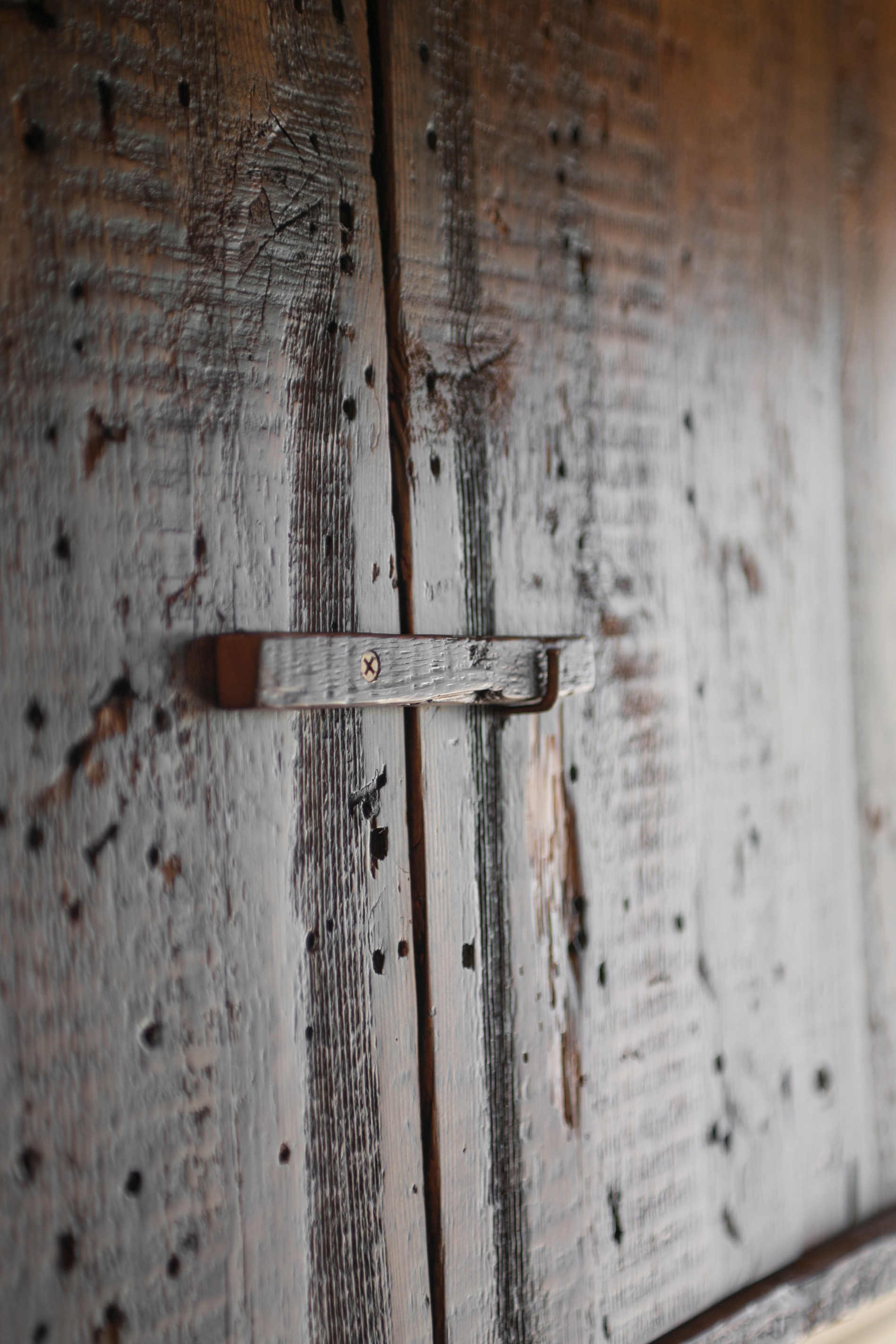 photo of outside of dart board case